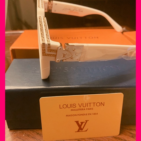 LV Sunglasses - Picture 2 of 4